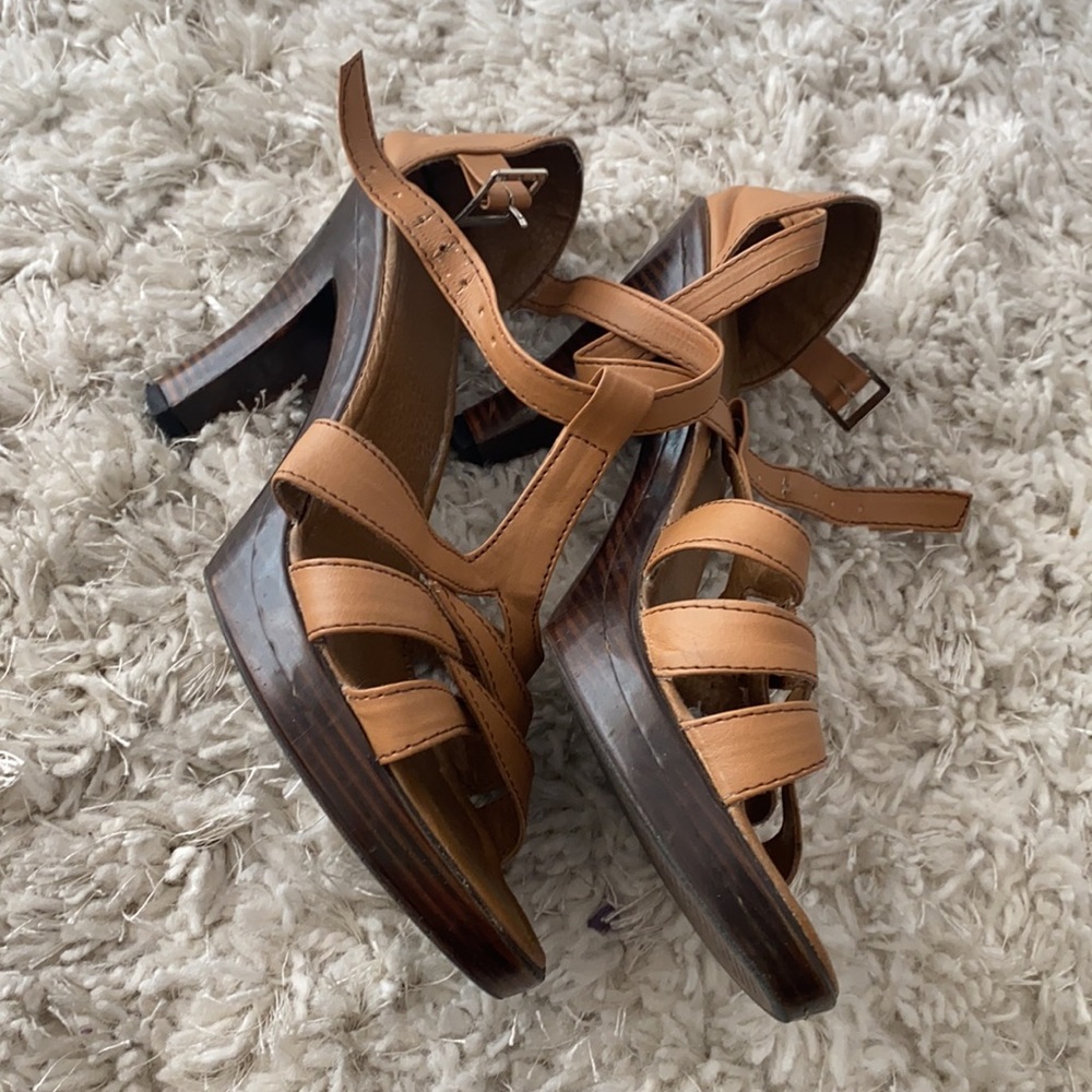 Size 7 Sandals - Picture 2 of 4